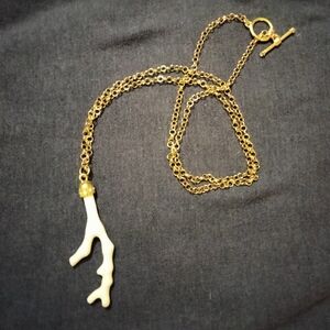 3 for💲25🌟white plastic coral branch necklace (missing stone) gold-tone toggle